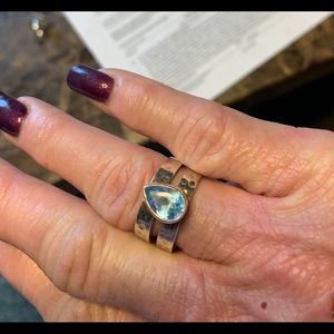 Dble.banded sterling silver/pear shaped blue topaz